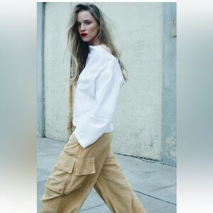 ✨SALE✨ZARA ZW COLLECTION POPLIN TOP
✨SALE✨